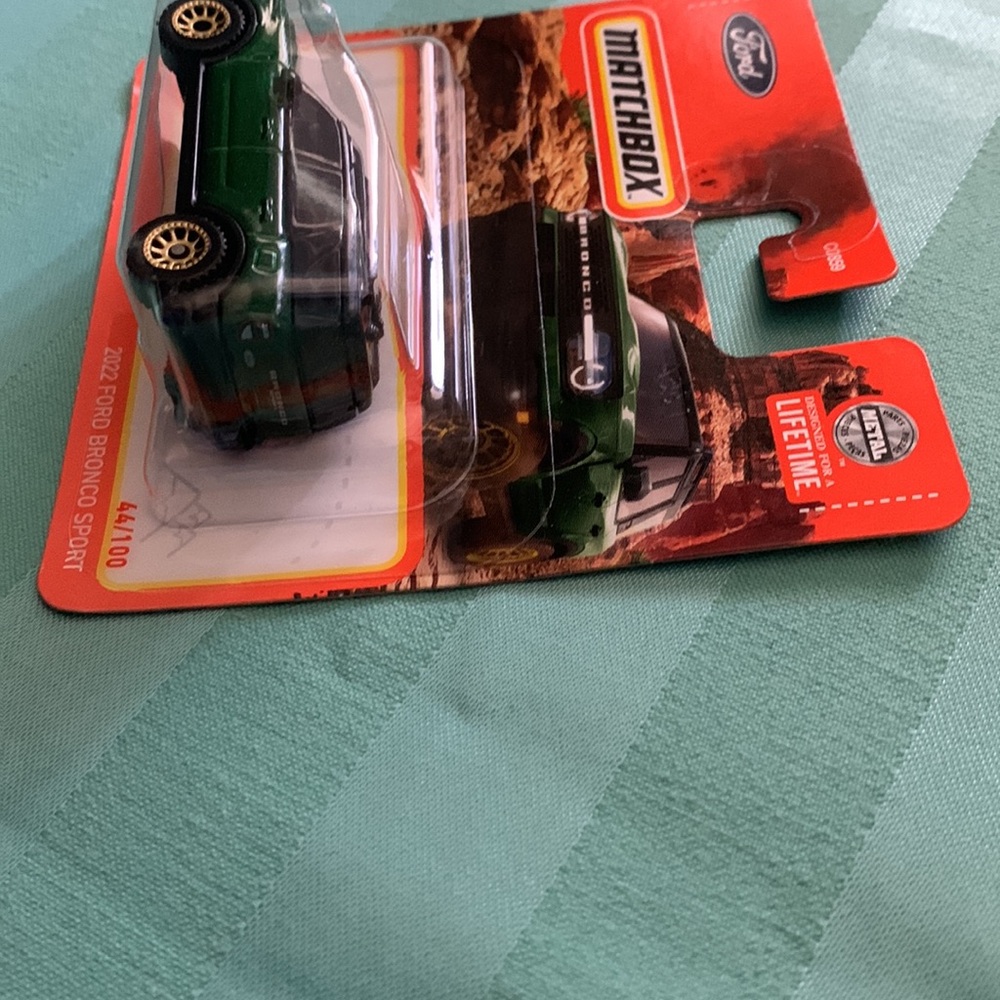 2022 Ford Bronco Sport Toy car - Green Matchbox - Picture 7 of 10
